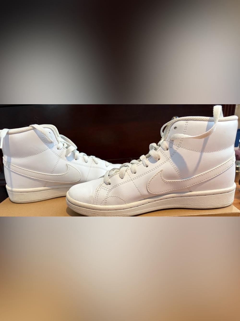 Nike Court Royale 2 Mid Women’s White High Top Sneakers Size 8 Like New